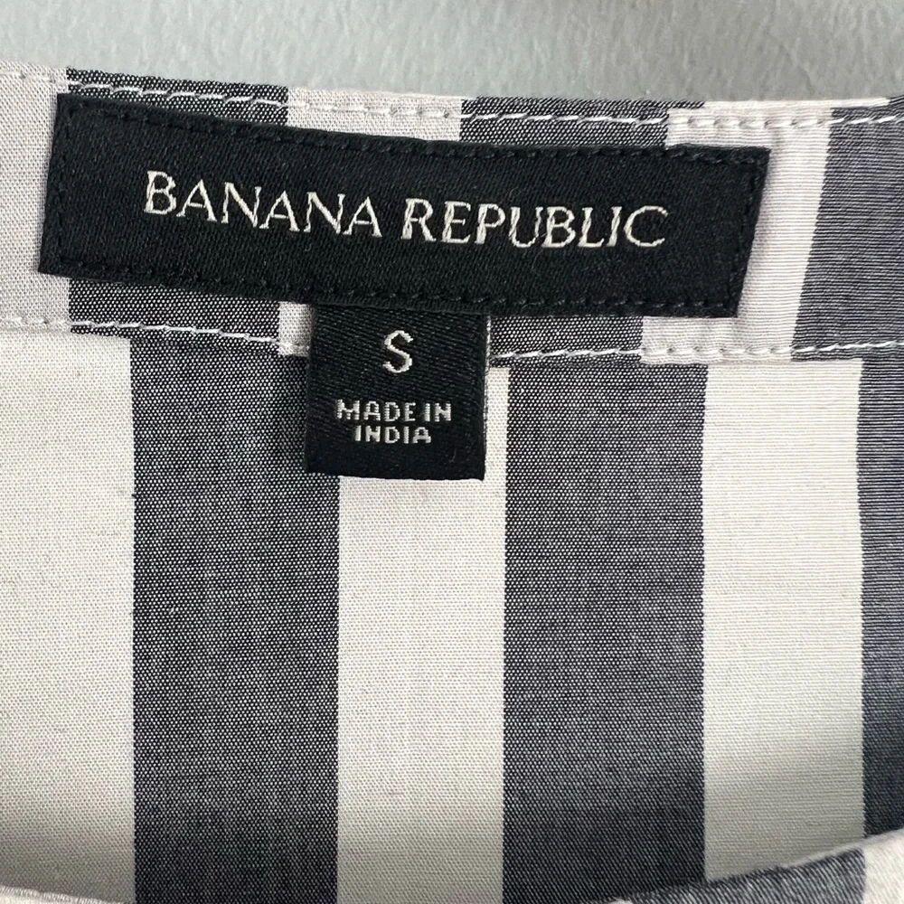 BANANA REPUBLIC Puff Sleeve Striped Blouse | Gray & White | Size Small - Picture 8 of 9